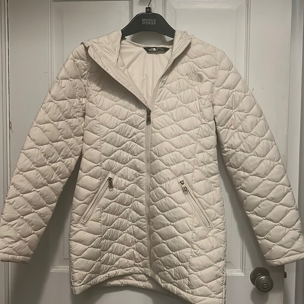 The North Face winter white Girls 10/12 Y Thermoball quilted coat